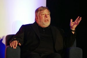 20170322 steve wozniak at techignite 100714690 large 300x200 - 20170322-steve-wozniak-at-techignite-100714690-large.jpg