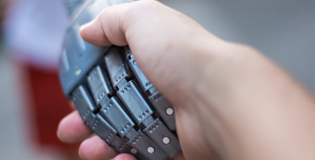 robot hand human handshake photo via shutterstock.jpgx648y348crop1 648x330 - Get a GRIP! Robolution ain’t happening until TOUCH is cracked