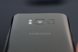 galaxy s8 fingerprint scanner location