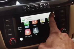 apple carplay ferrari sep 2014 100413106 large 1 300x199 - apple_carplay_ferrari_sep_2014-100413106-large-1.jpg