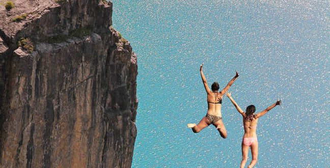 cliffjumping 648x330 - It’s been two and a half years of decline – tablets aren’t coming back