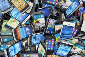 second hand used smartphones e1493802489686 300x200 - second-hand-used-smartphones-e1493802489686.jpg