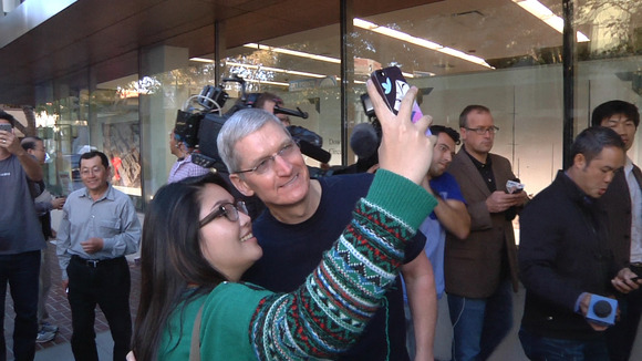 id 2962536 140919 apple cook 1 100603291 large 1 - Inside the trillion-dollar selfie industrial complex