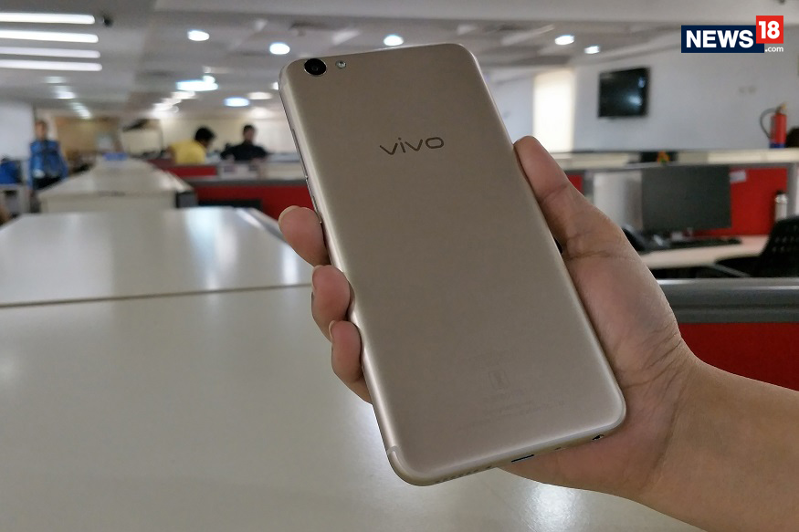 Vivo V5s has been launched in India for Rs 18,990. (Image: News18.com/ Krishna Sinha Chaudhary)