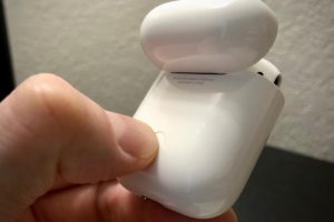 airpods pair2 100747309 large 300x200 - airpods-pair2-100747309-large.jpg